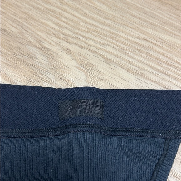 SKIMS Ribbed Thong Panty XS - Picture 5 of 7